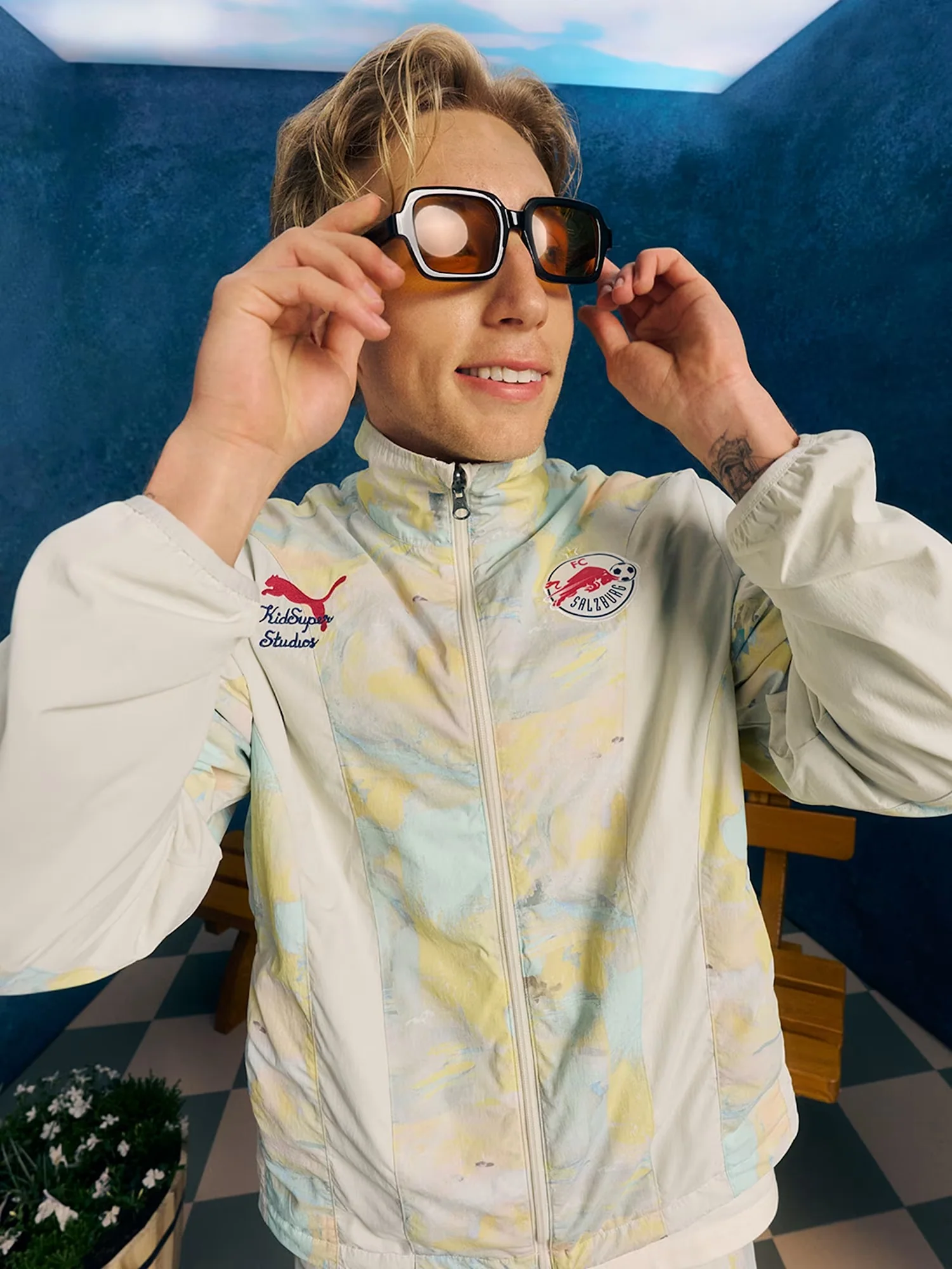 FC Red Bull Salzburg REVERSIBLE JACKET [Frosted Ivory/PUMA Red	] - Image 3