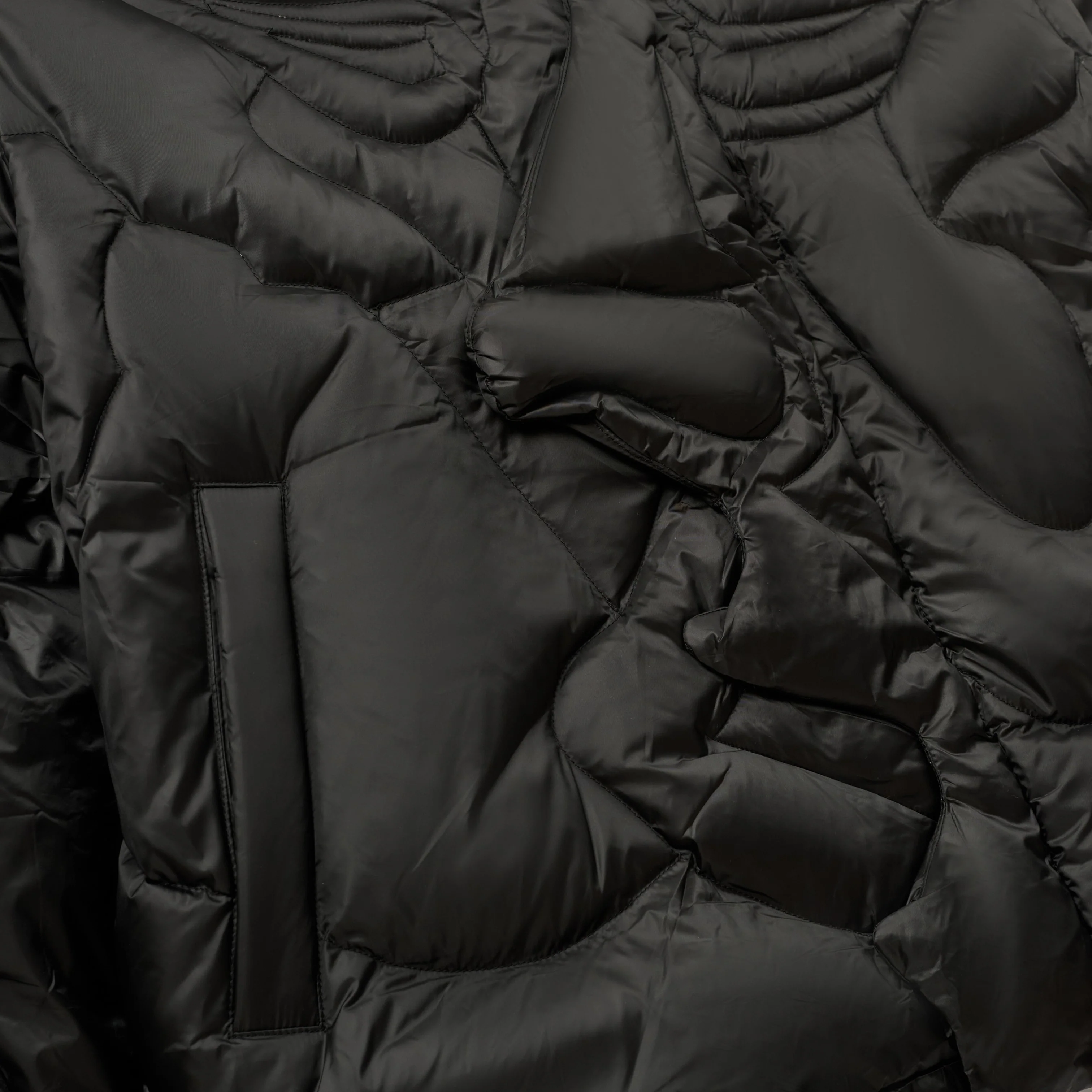 Kissing Puffer [Black] - Image 4